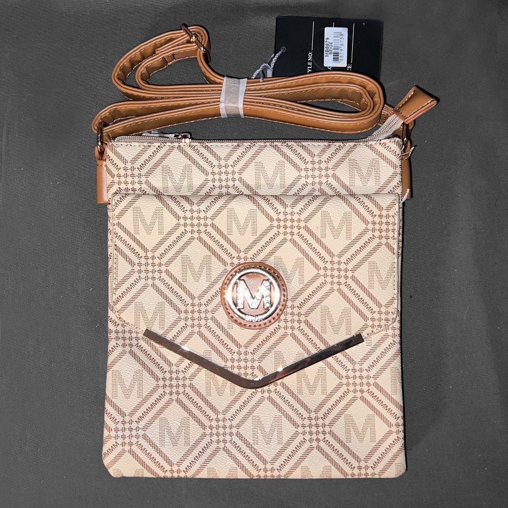 31 Bags, Tan & Cream "M" Purse